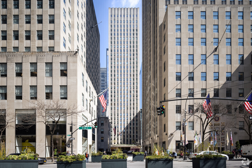 75 Rockefeller Plaza, New York, NY for rent - Building Photo - Image 1 of 17