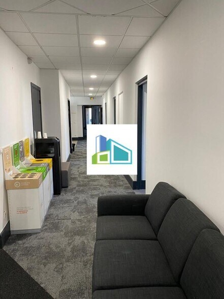 Office in Marseille to rent - Lobby - Image 3 of 6