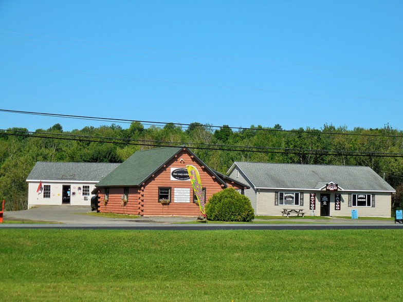 262 Moosehead Trl, Newport, ME for sale - Primary Photo - Image 1 of 1