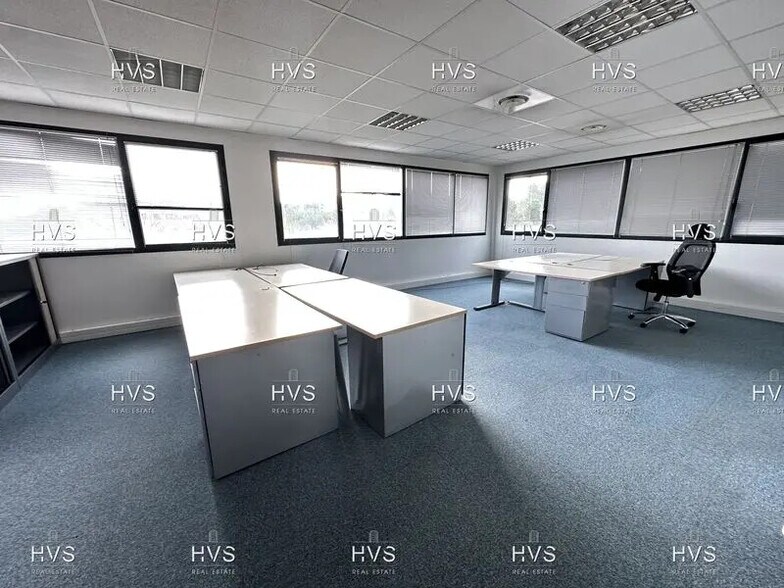 Office in Aix-en-Provence to rent - Interior Photo - Image 2 of 8