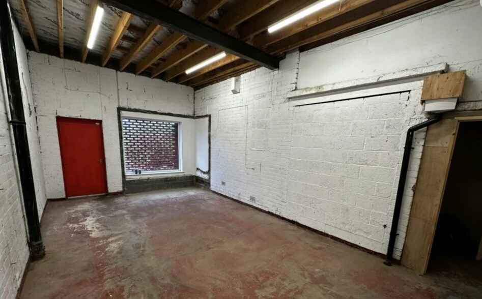 80 Rugby Rd, Hinckley to rent - Building Photo - Image 2 of 3