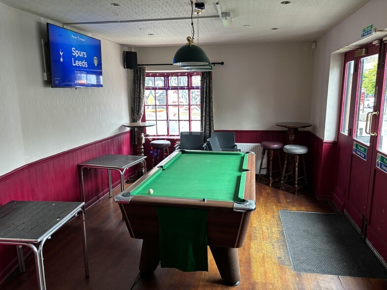 99 High St, London for sale - Interior Photo - Image 2 of 21