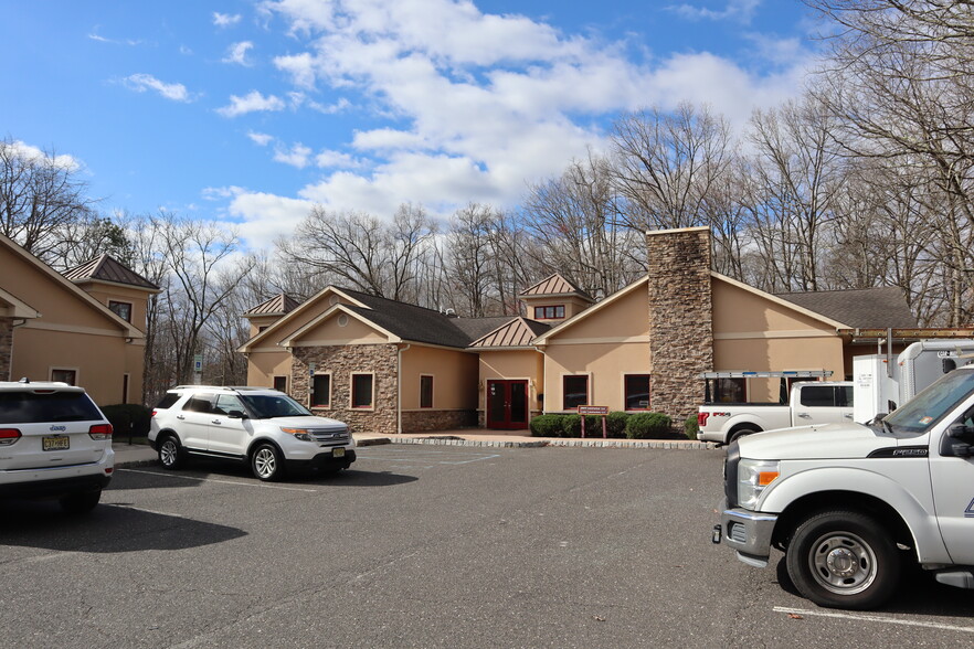 88 S Lakeview Dr, Gibbsboro, NJ for rent - Building Photo - Image 1 of 5