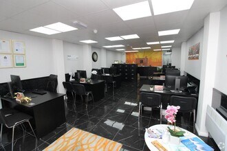 129 High St, London to rent Interior Photo- Image 1 of 1