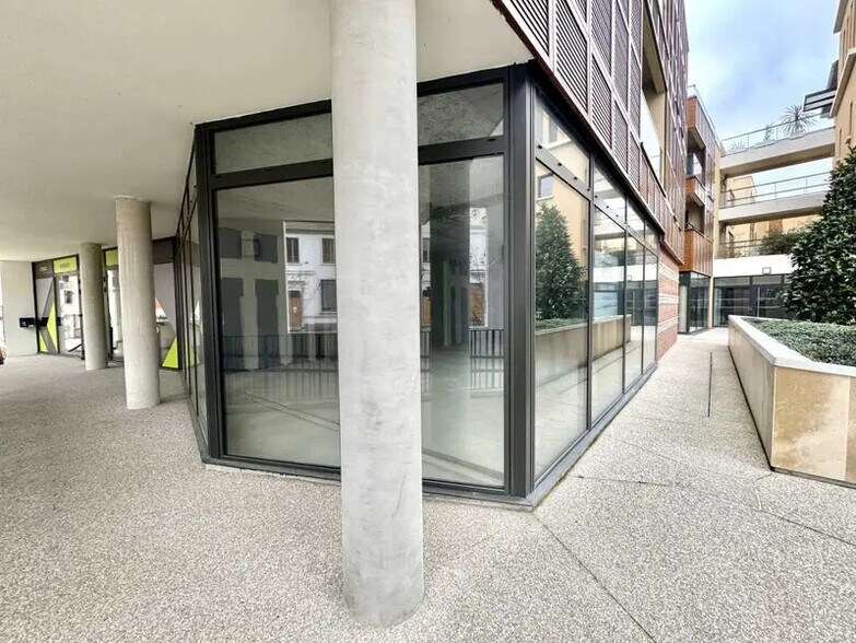43 Rue De La Republique, Genas for sale - Building Photo - Image 2 of 4