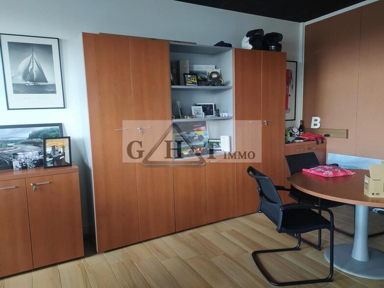 Industrial in Croissy-Beaubourg for sale - Interior Photo - Image 3 of 10