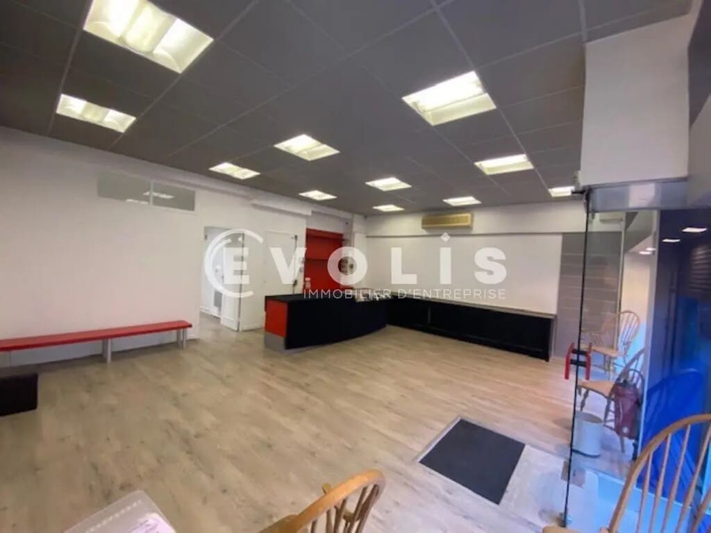 Location Commerce 45 m² - Photo 1