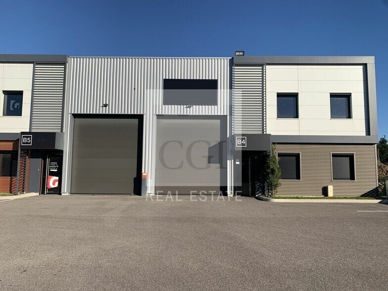 155 Route De Grenoble, Saint-Priest to rent - Building Photo - Image 2 of 13