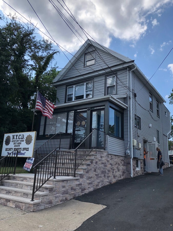 364 Decker Ave, Staten Island 10302 UK