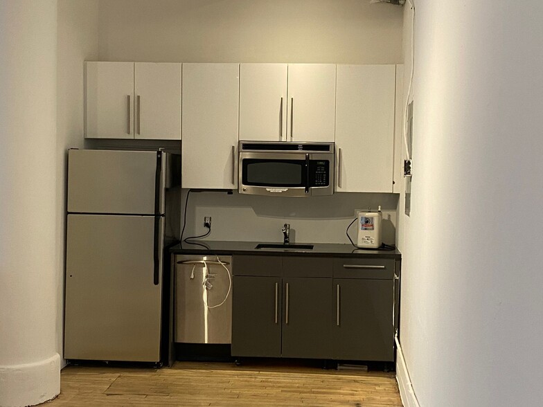 28 W 27th St, New York, NY for rent - Interior Photo - Image 1 of 22