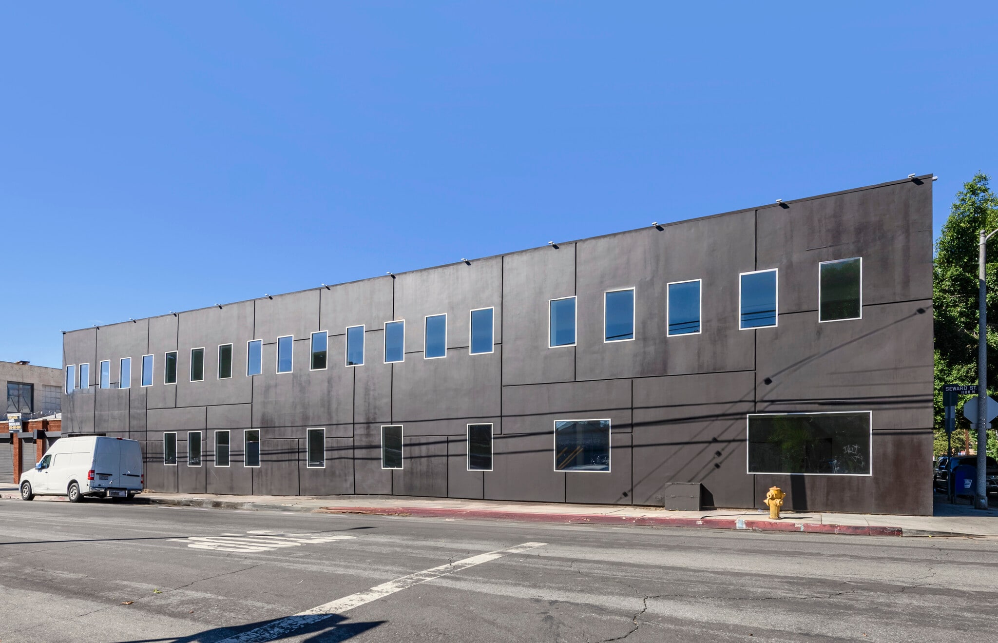 6600 Lexington Ave, Los Angeles, CA to rent Building Photo- Image 1 of 14