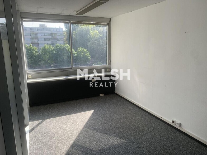Office in Villeurbanne to rent - Interior Photo - Image 2 of 10