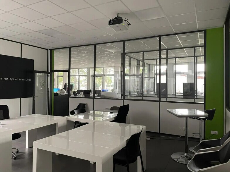 Office in Éragny to rent - Interior Photo - Image 2 of 33