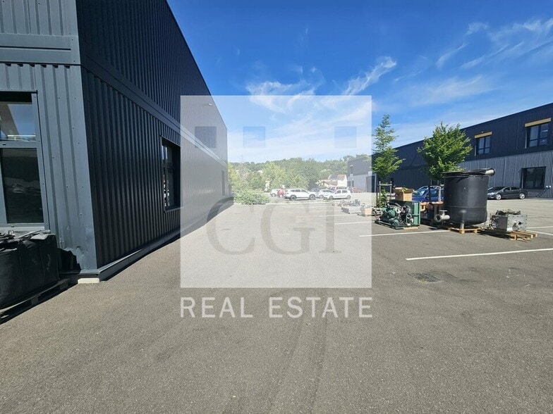 Light Industrial in Neuville-sur-Saône to rent - Building Photo - Image 2 of 10