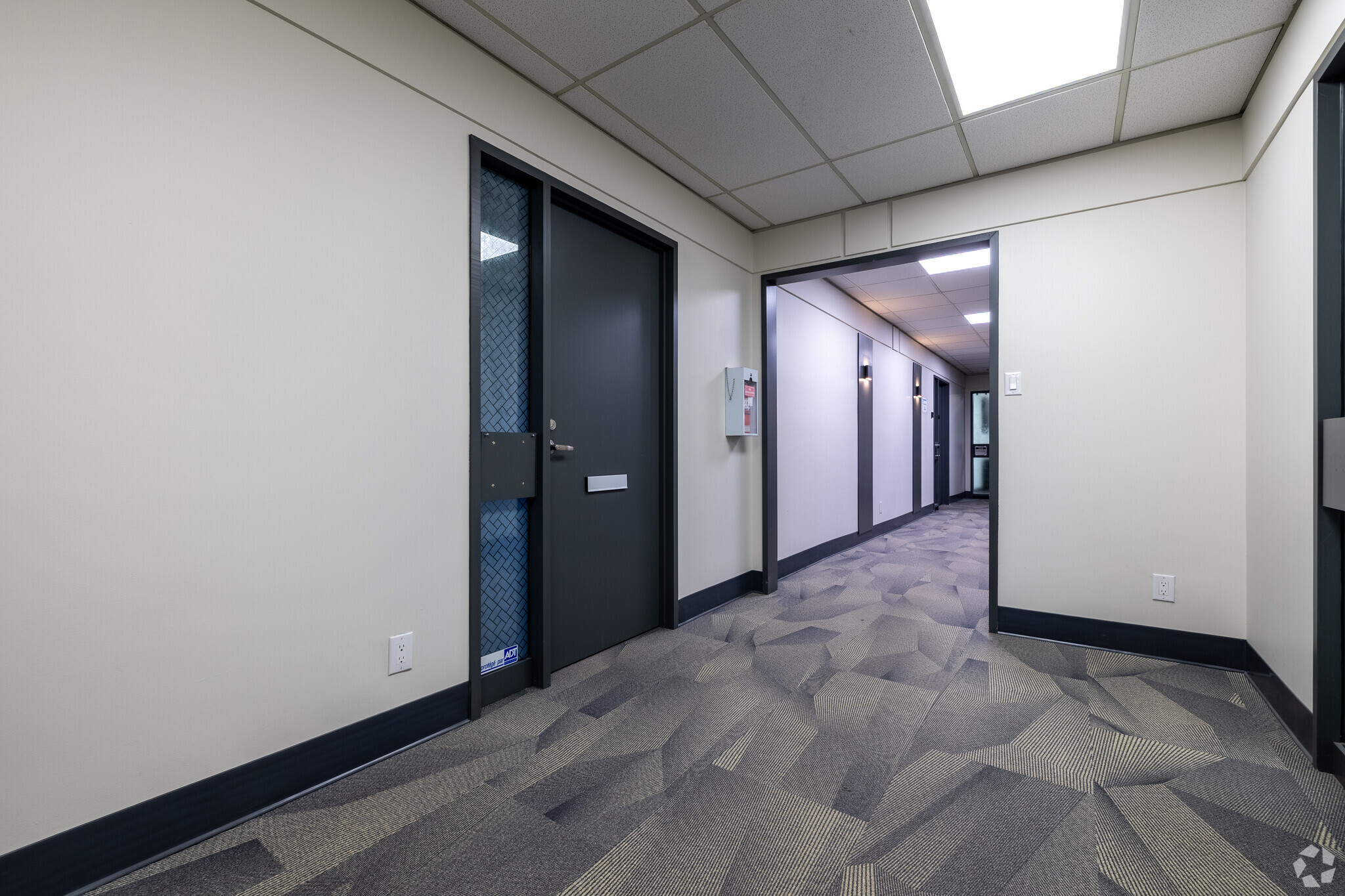 4000-4036 Boul De La Côte-Vertu, Montréal, QC to rent Interior Photo- Image 1 of 4