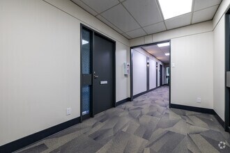 4000-4036 Boul De La Côte-Vertu, Montréal, QC to rent Interior Photo- Image 1 of 4