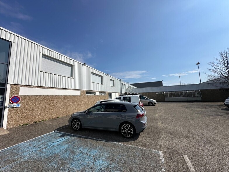 Light Industrial in Miribel for sale - Building Photo - Image 2 of 8
