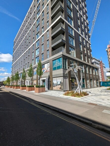 32 London Rd, Staines to rent - Building Photo - Image 3 of 4