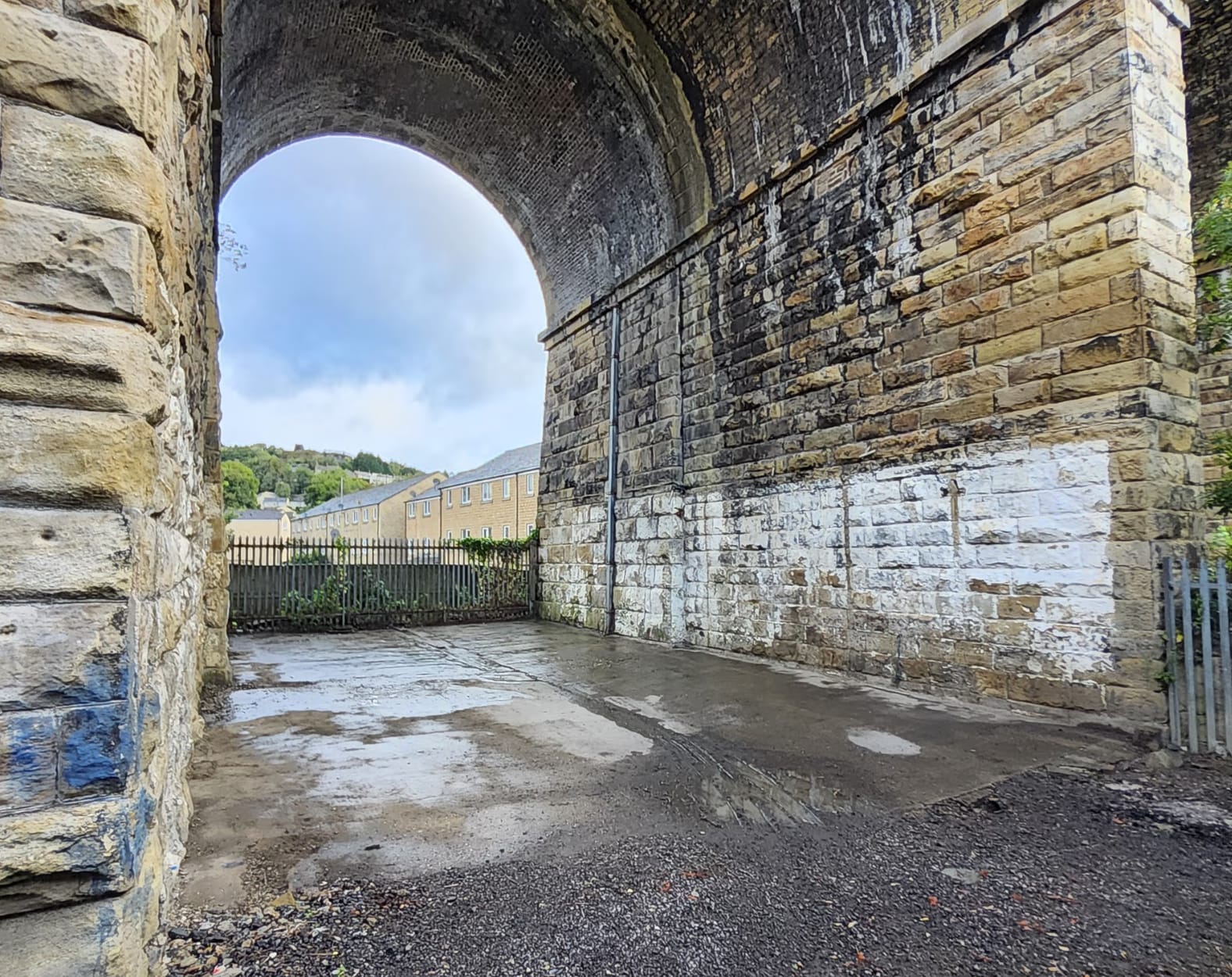 Crow Ln, Huddersfield to rent Primary Photo- Image 1 of 2