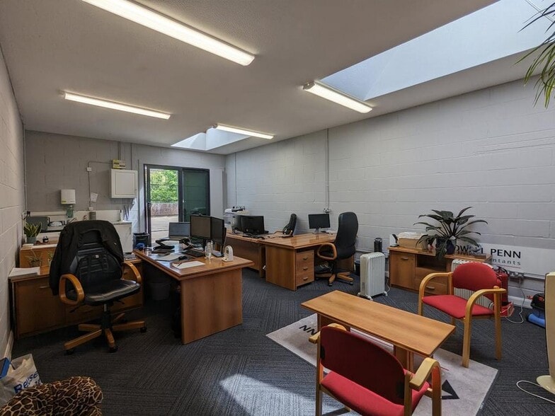 Station Rd, Guildford to rent - Building Photo - Image 3 of 8