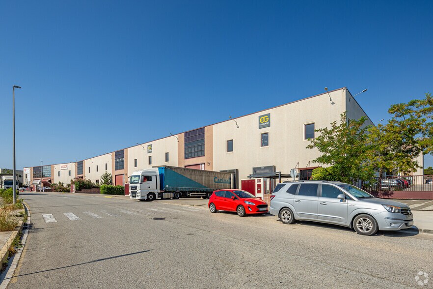 Industrial in Abrera, Barcelona to rent - Building Photo - Image 2 of 2