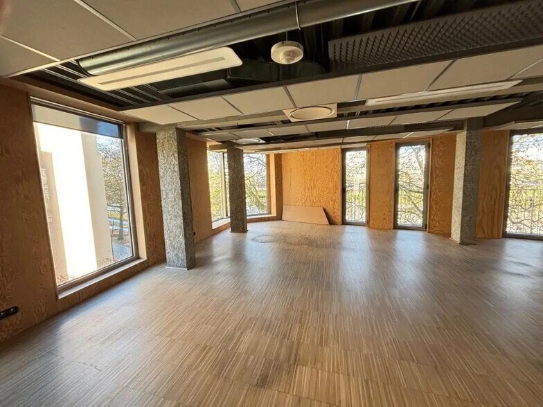 3 Rue Michel Columb, Nantes to rent - Building Photo - Image 2 of 3