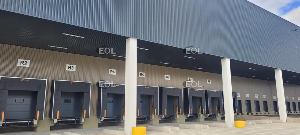Industrial in Corbas to rent - Building Photo - Image 3 of 4