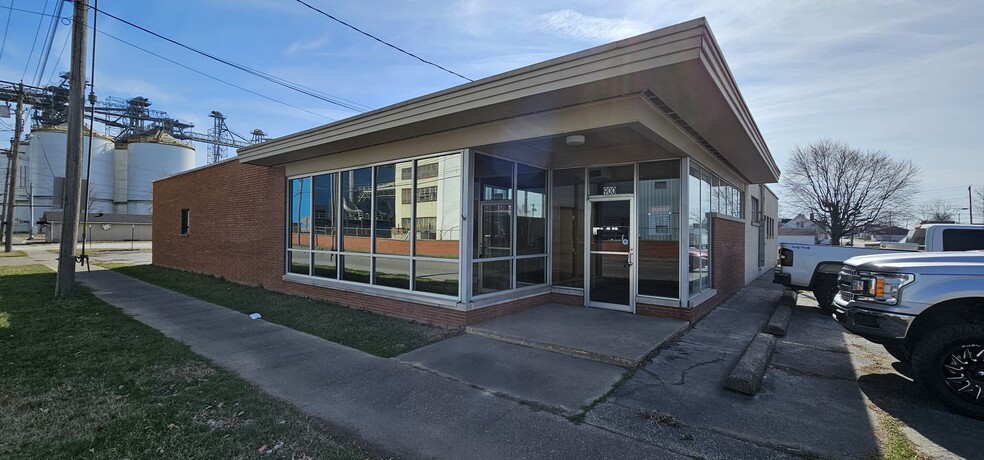 900 E 2nd St, Owensboro, KY for rent - Primary Photo - Image 1 of 1