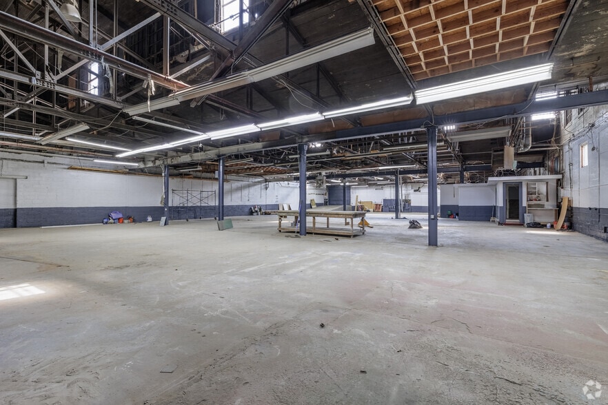 85 Wagaraw Rd, Hawthorne, NJ to rent - Interior Photo - Image 2 of 11