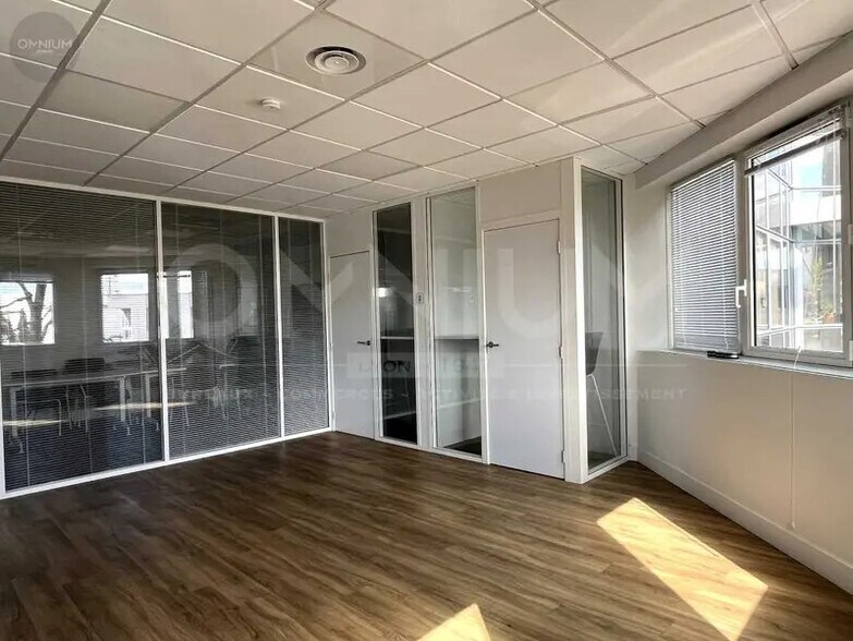 Office in Lyon to rent - Interior Photo - Image 1 of 20