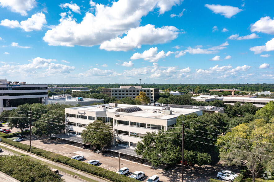 16300 Katy Fwy, Houston, TX for rent - Building Photo - Image 3 of 8