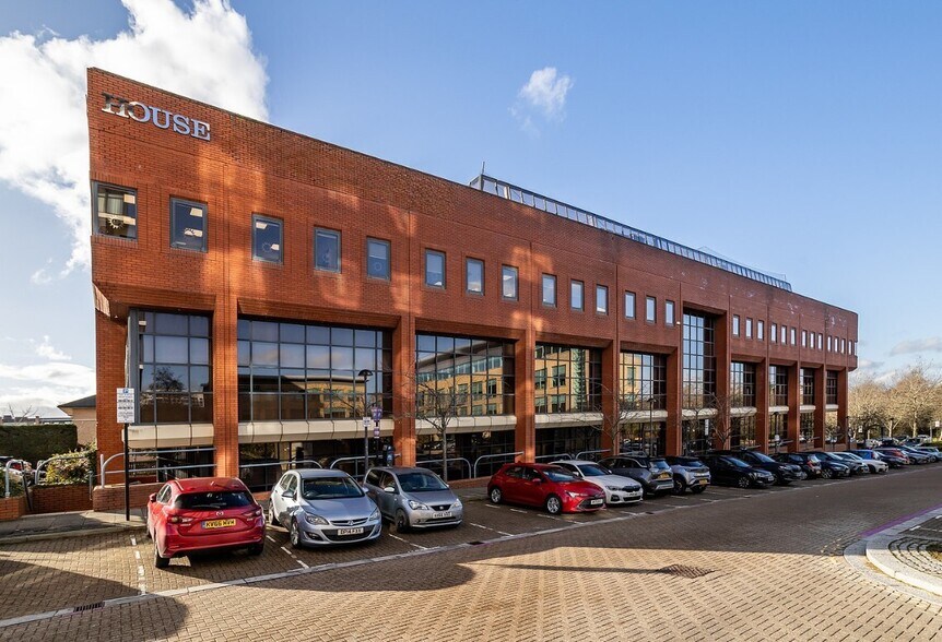 2 North Fourth St, Milton Keynes to rent - Primary Photo - Image 1 of 4