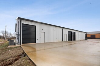 1030 Smokestack Dr, Clarksville, TN for rent Building Photo- Image 1 of 10