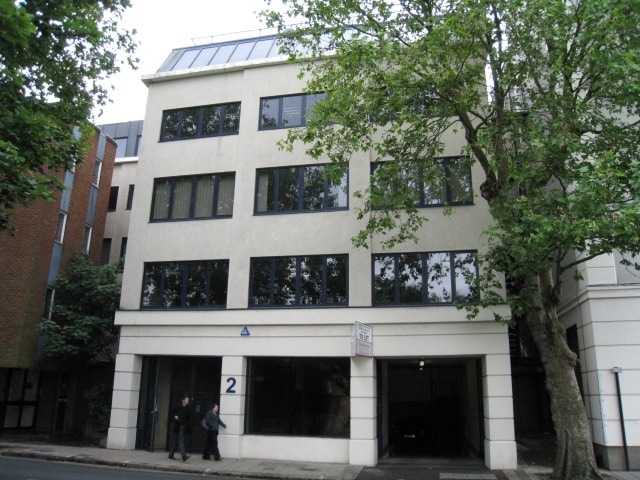 2 Thames Ave, Windsor to rent - Building Photo - Image 2 of 3