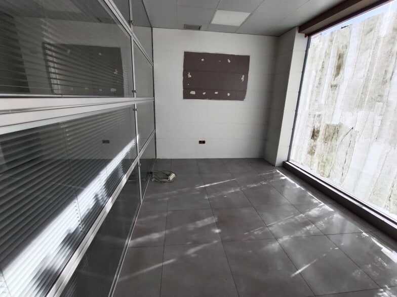 Avenida de las Castañeras, 34, Arroyomolinos, Madrid for sale - Interior Photo - Image 2 of 6