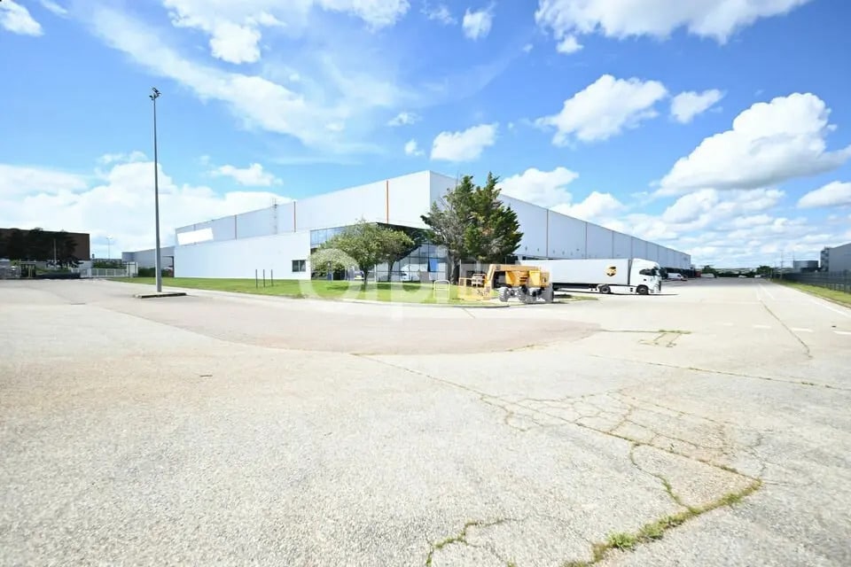 89 Rue De Malacombe, Saint-Quentin-Fallavier to rent Building Photo- Image 1 of 6