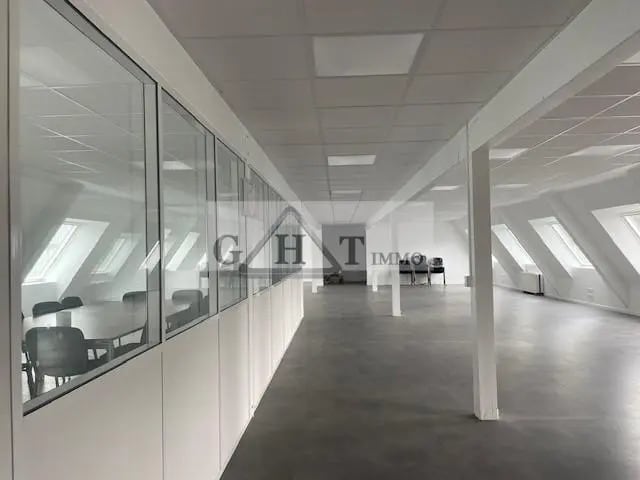 Vente Entrepôt 2 425 m² - Photo 1