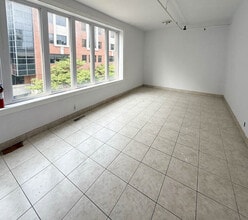 328-330 Rue Sainte-Catherine E, Montréal, QC for sale Interior Photo- Image 2 of 5