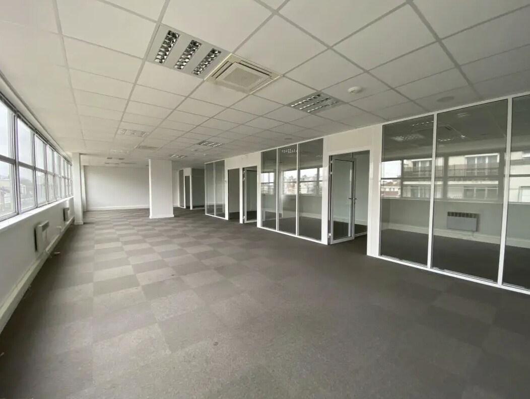Office in Alfortville to rent Interior Photo- Image 1 of 12