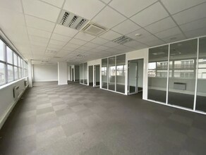 Office in Alfortville to rent Interior Photo- Image 1 of 12