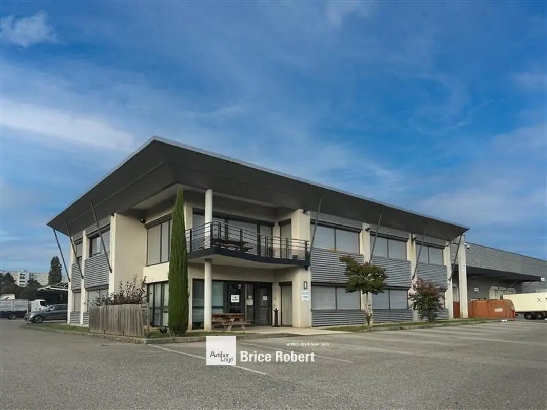 119 Route D'Heyrieux, Saint-Priest to rent Building Photo- Image 1 of 3