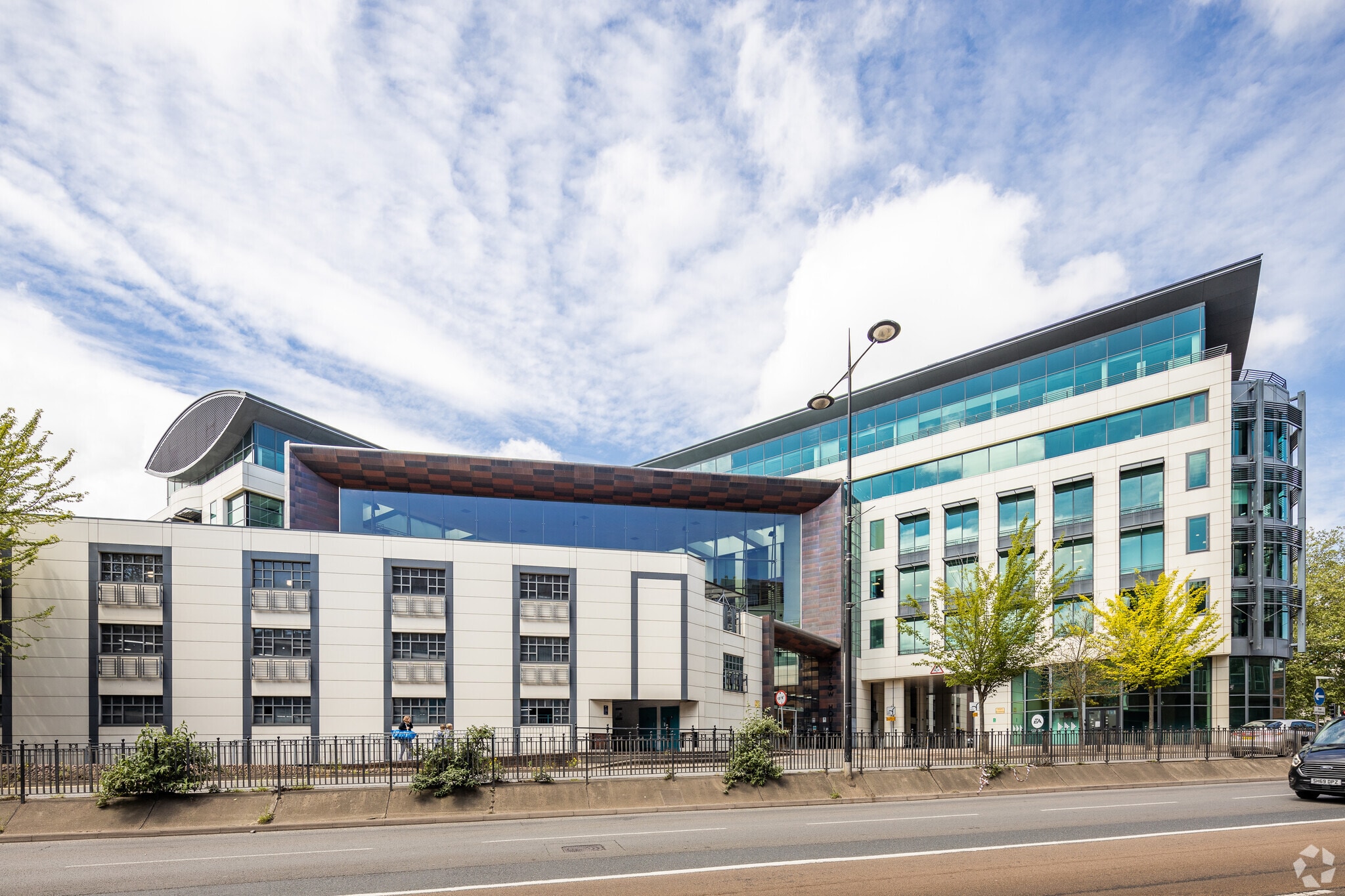 Onslow St, Guildford to rent Building Photo- Image 1 of 5