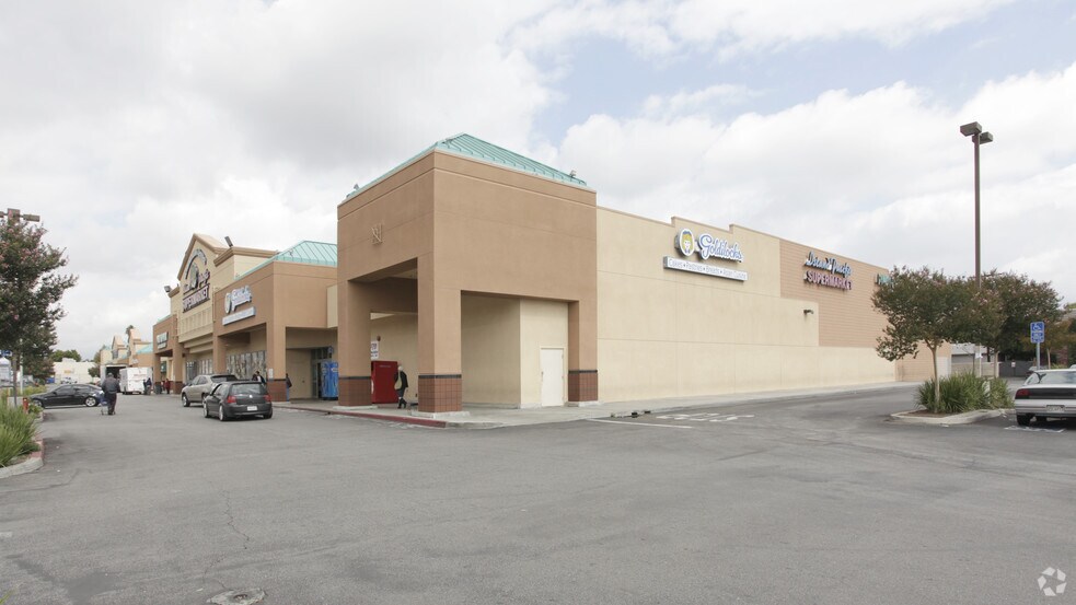 8340-8350 Van Nuys Blvd, Panorama City, CA for rent - Primary Photo - Image 1 of 3