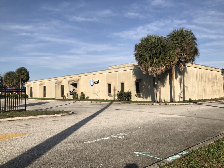 1501 S Semoran Blvd, Orlando, FL for rent - Primary Photo - Image 1 of 11