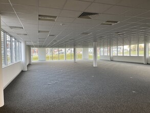 100 Eureka Park, Ashford to rent Interior Photo- Image 1 of 2