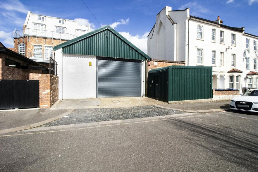 25 Gloucester Rd, London for sale - Building Photo - Image 1 of 1