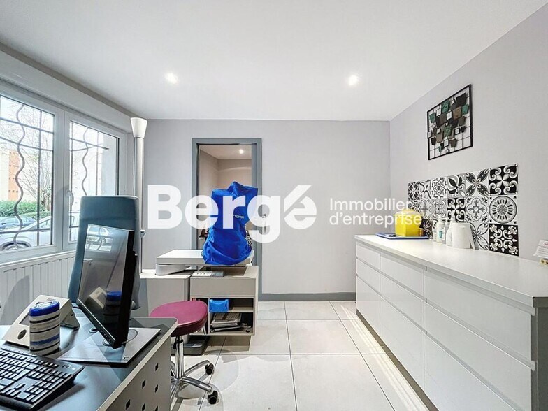 Retail in Draguignan for sale - Interior Photo - Image 3 of 13