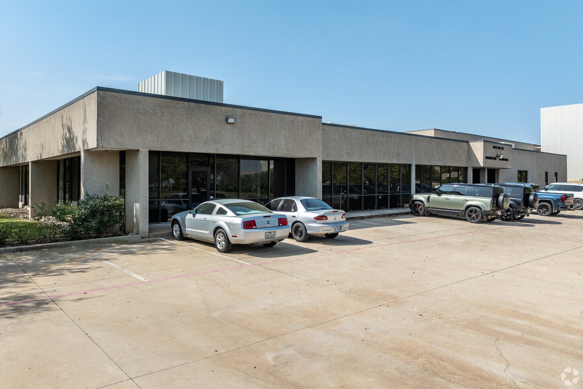 1825 W Walnut Hill Ln, Irving, TX for sale Primary Photo- Image 1 of 1