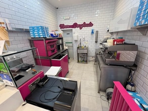 78 Pitshanger Ln, London to rent Interior Photo- Image 2 of 6