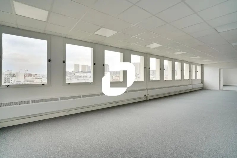 Industrial in Paris to rent - Interior Photo - Image 3 of 11